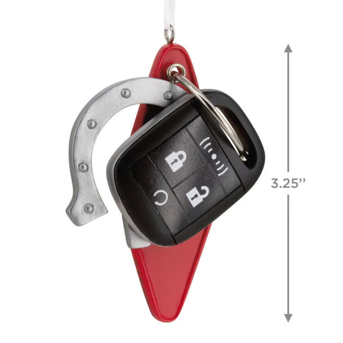 Keychain with a car key-shaped device and red and silver design, featuring a measurement indicator.