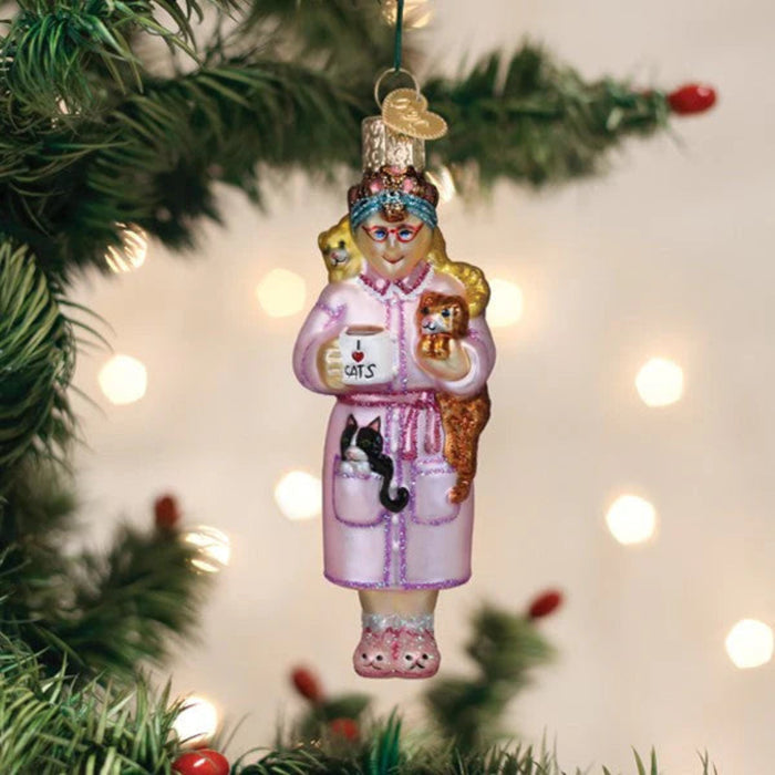 Whether displayed on the Christmas tree or gifted to a devoted cat lover, it adds a heartwarming touch that captures the joy of life with cats.