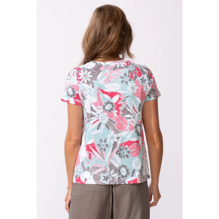 This Habitat Clothes Escape Ocean Floral V-Neck Tee in bold Poppy features a vibrant ocean floral print in a rich poppy colorway that turns heads. 