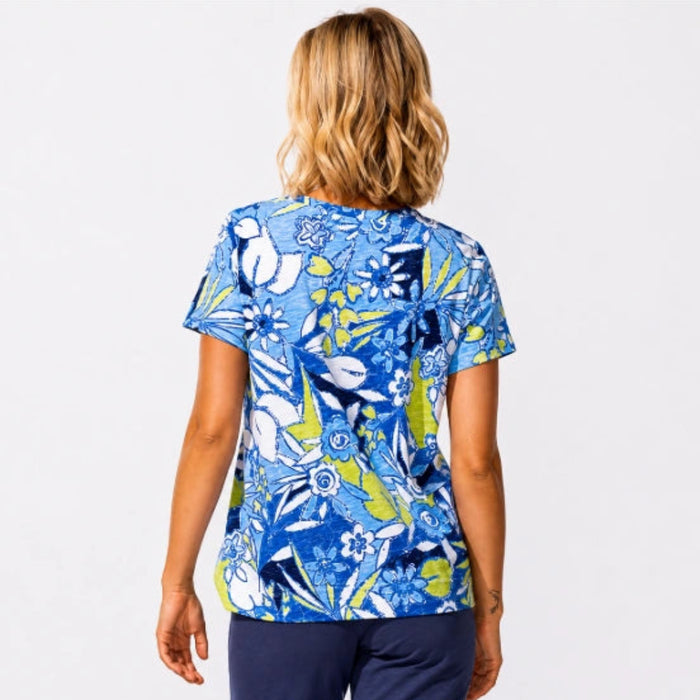 This Habitat Clothes Women's Peruvian Cotton Fiji Floral Tee made with soft Peruvian cotton, this floral tee offers a comfortable feel that works beautifully for casual days, weekend outings, travel, or warm-weather adventures
