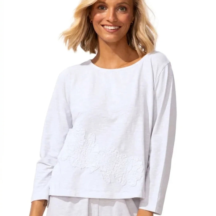 This Habitat Clothes Embroidered Applique Boxy Tee in White brings effortless style to your everyday wardrobe. 