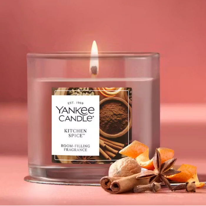 Single-wick design for a clean, consistent burn.