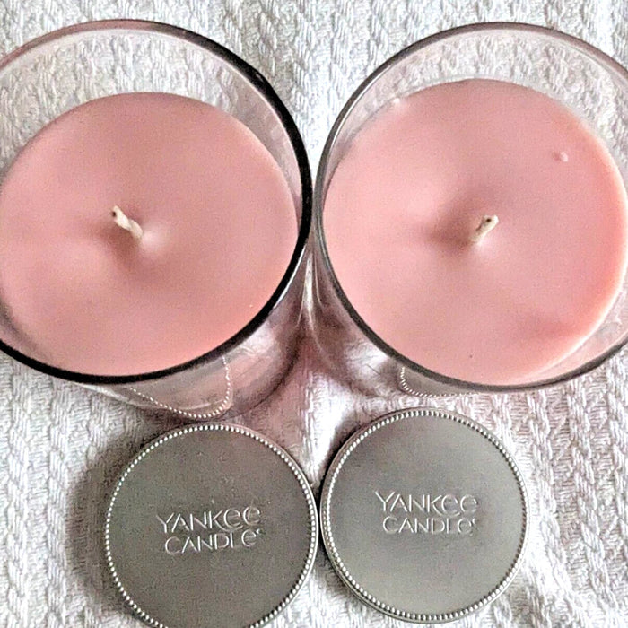This beautifully crafted candle combines bright citrus, sweet florals