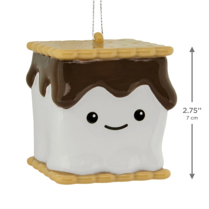 This Hallmark Smiling S'more Shatterproof Hallmark Ornament brings a sweet touch of fun to your holiday décor with its adorable smiling marshmallow sandwich design.