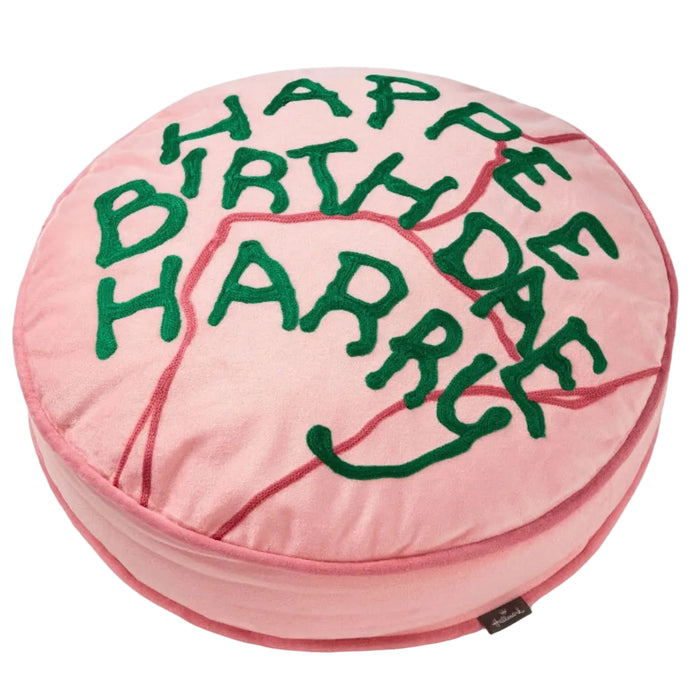 This Hallmark Harry Potter™ Birthday Cake Throw Pillow adds a magical touch to your home décor with a design inspired by one of the most memorable moments in the Wizarding World.