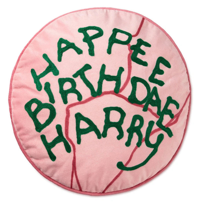 This Hallmark Harry Potter™ Birthday Cake Throw Pillow adds a magical touch to your home décor with a design inspired by one of the most memorable moments in the Wizarding World.