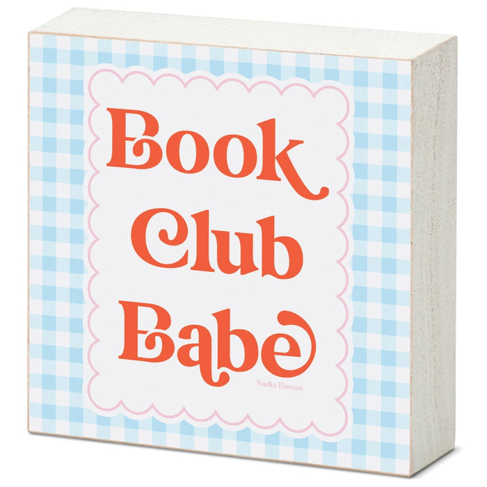 Its freestanding design makes it easy to display anywhere, making it a perfect accent for book lovers and book club enthusiasts.