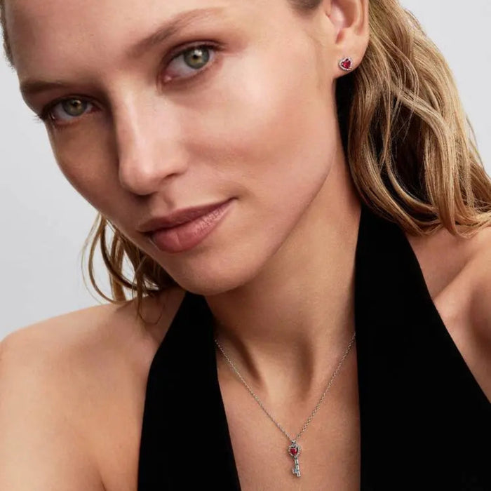 Woman wearing the Pandora Elevated Heart Key Collier Necklace in sterling silver.