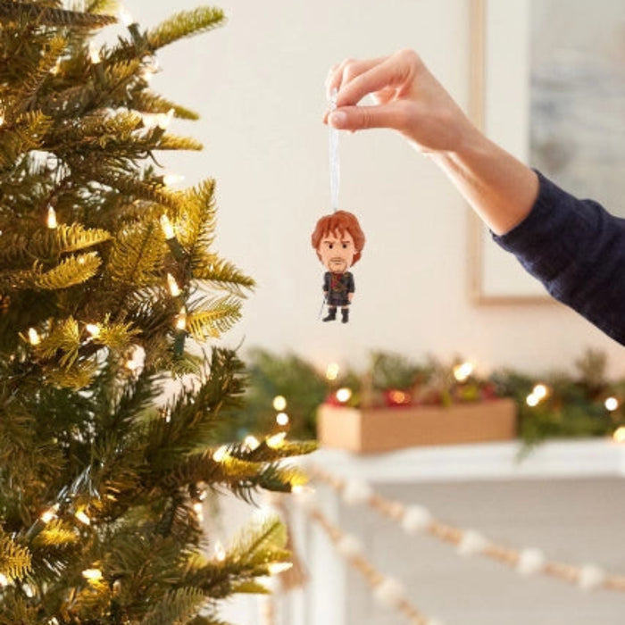 This Hallmark Outlander Jamie Fraser Hallmark Ornament brings the beloved character from the hit historical drama series to your holiday décor collection. 