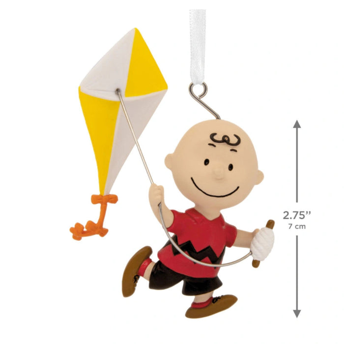 This Hallmark Peanuts® Charlie Brown With Kite Hallmark Ornament celebrates one of the most memorable moments from the beloved Peanuts® series.