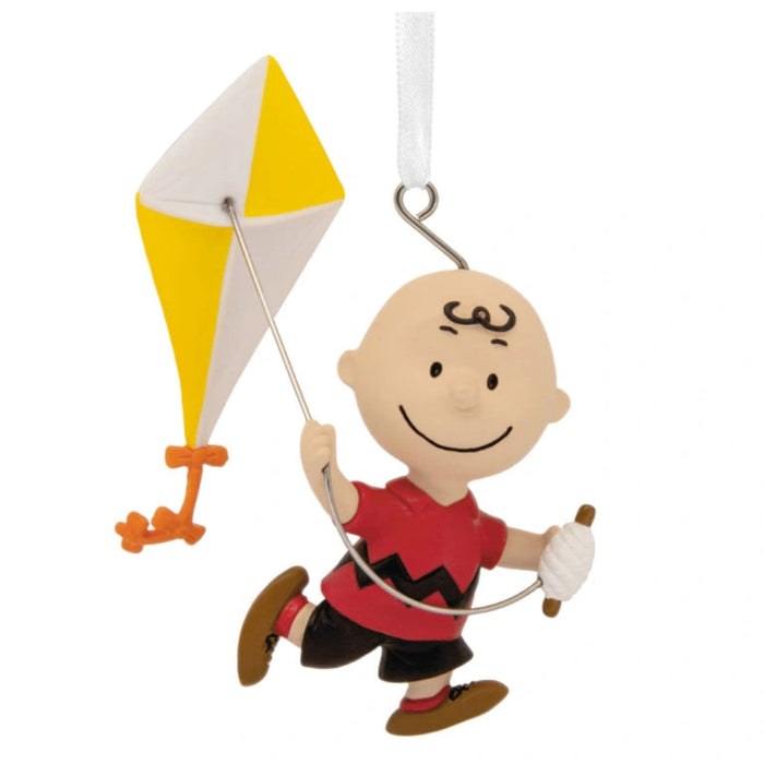 This Hallmark Peanuts® Charlie Brown With Kite Hallmark Ornament celebrates one of the most memorable moments from the beloved Peanuts® series.