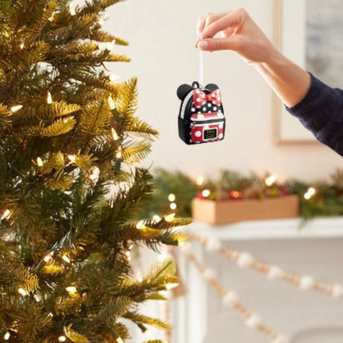 This Hallmark Loungefly Disney Minnie Mouse Backpack Hallmark Ornament brings together the fashionable style of Loungefly and the timeless charm of Disney. 