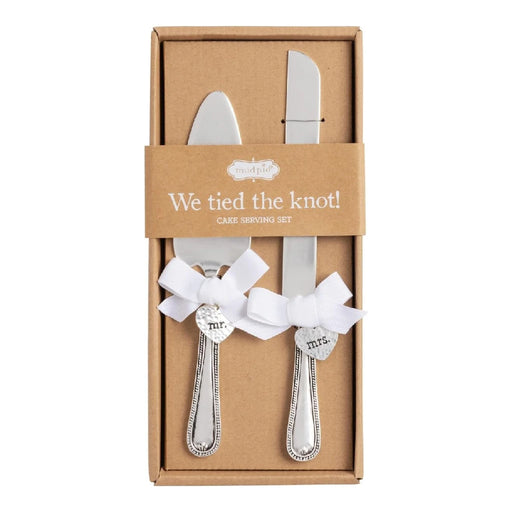 Elegant wedding cake and knife set featuring "We Tied the Knot" inscription, perfect for celebrating a marriage.