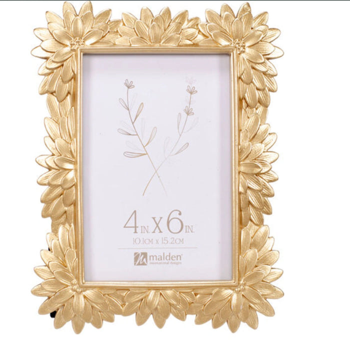 Featuring a delicate floral design and a stunning gold finish.