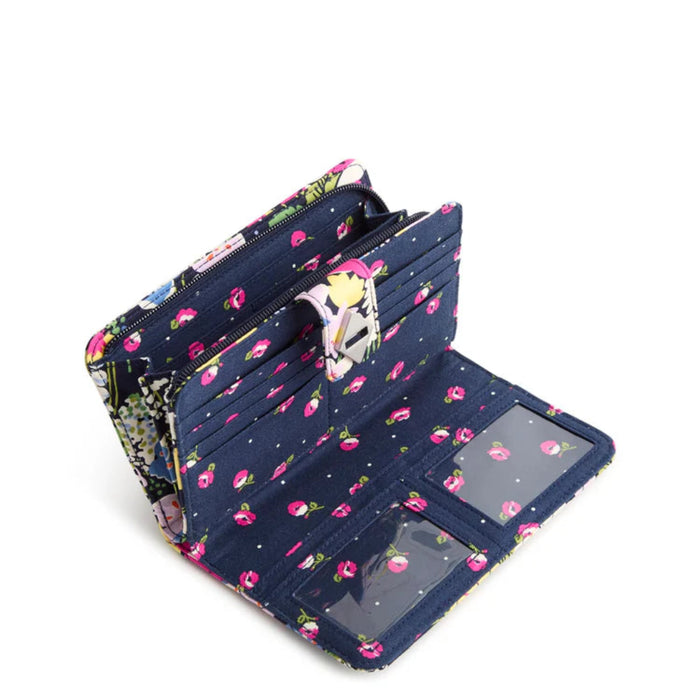 Multiple pockets keep cards, cash and essentials neatly arranged, making it the perfect blend of form and function for everyday ease.