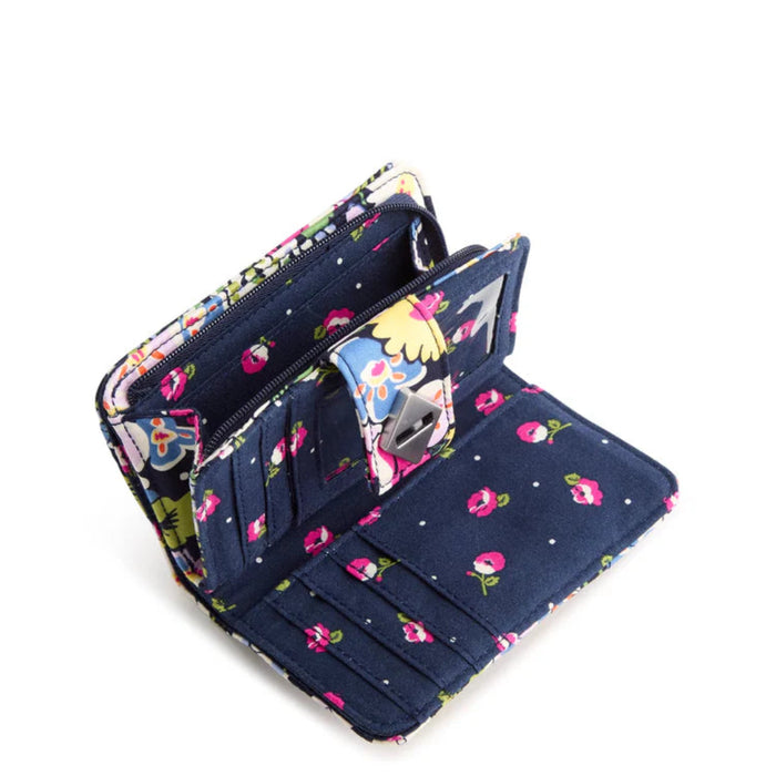 Multiple pockets keep essentials neatly organized for everyday convenience.