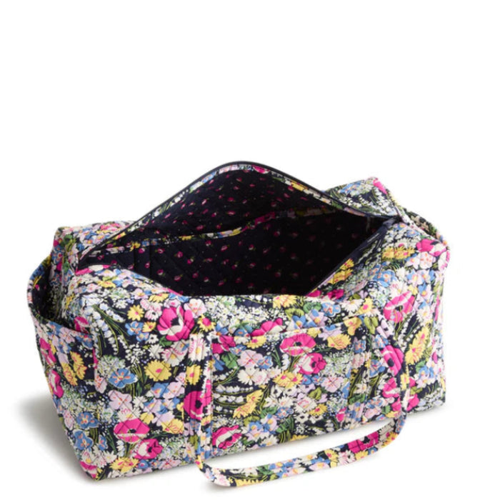 Designed for the modern explorer, this spacious duffel offers ample storage space coupled with stylish details