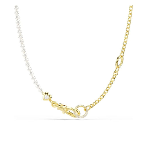 A gold chain featuring an elegant pearl clasp, showcasing a blend of luxury and sophistication.