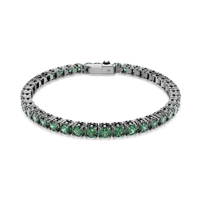 A delicate tennis bracelet adorned with vibrant emerald stones, showcasing elegance and luxury.