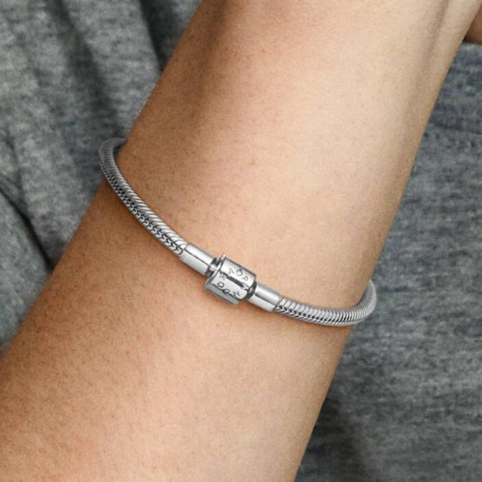 This Pandora Moments Barrel Clasp Snake Chain Bracelet offers a classic foundation for your favorite Pandora charms