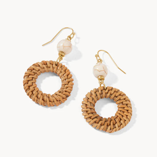 Statement studs or darling drops, our always-on earrings can either turn up the volume with bold shapes & textures or whisper sweet nothings down the nape of your neck.