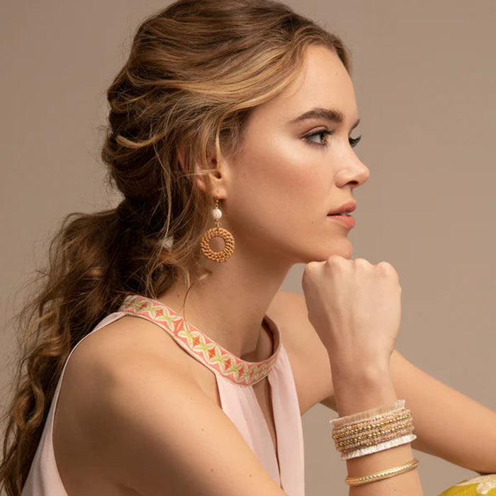Statement studs or darling drops, our always-on earrings can either turn up the volume with bold shapes & textures or whisper sweet nothings down the nape of your neck.