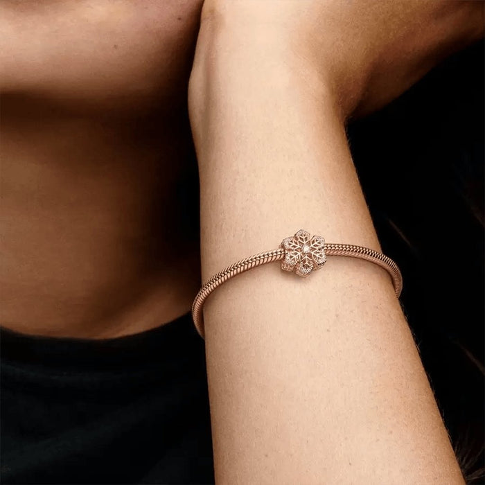 "PANDORA : Festive Snowflake Charm -"