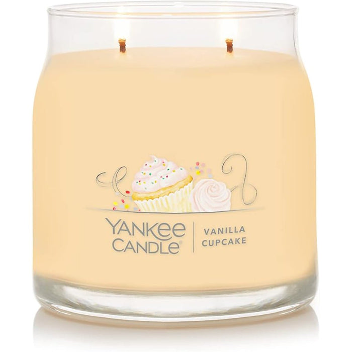 "Yankee Candle : Signature Medium Jar in Vanilla Cupcake - Yankee Candle : Signature Medium Jar in Vanilla Cupcake"