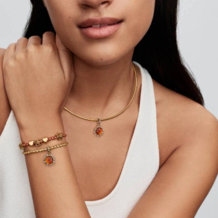 This Pandora Swirling Sun Two-Tone Dangle Charm features a bold swirling sun motif in a striking two-tone finish.