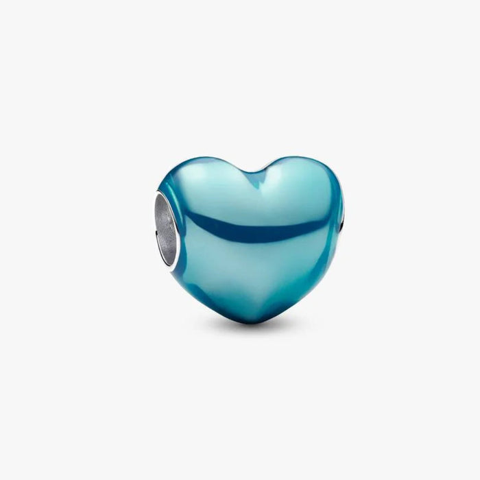 Add a dash of colour to your collection with our Metallic Sky Blue Heart. 