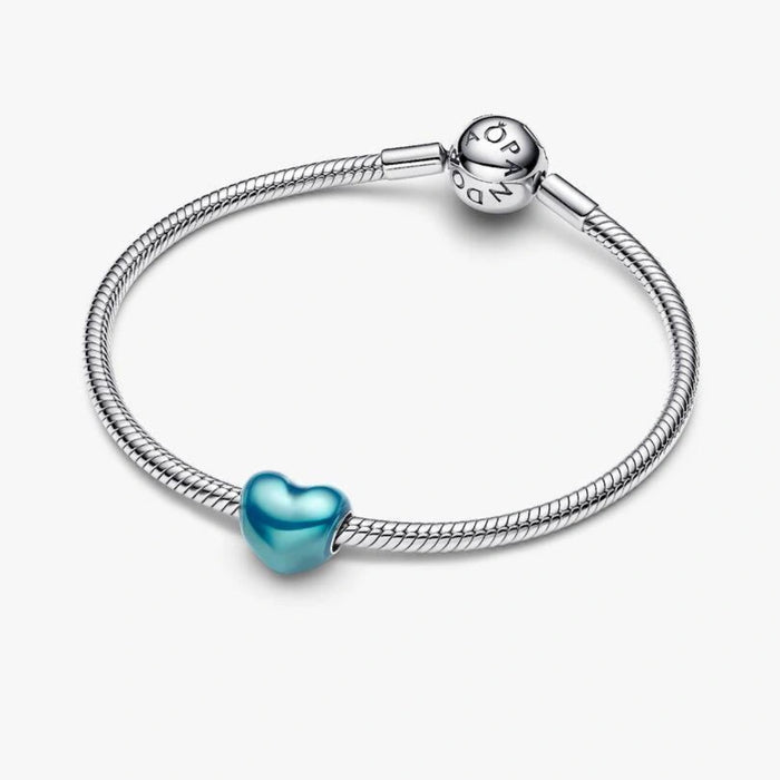Add a dash of colour to your collection with our Metallic Sky Blue Heart. 