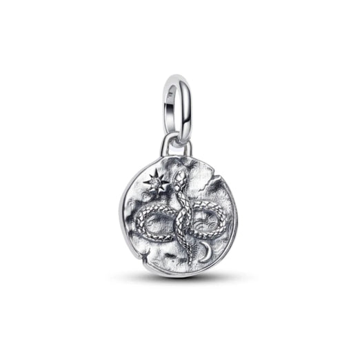 This Pandora Infinity Snake Medallion Charm brings a symbolic and sophisticated touch to your jewelry collection. 