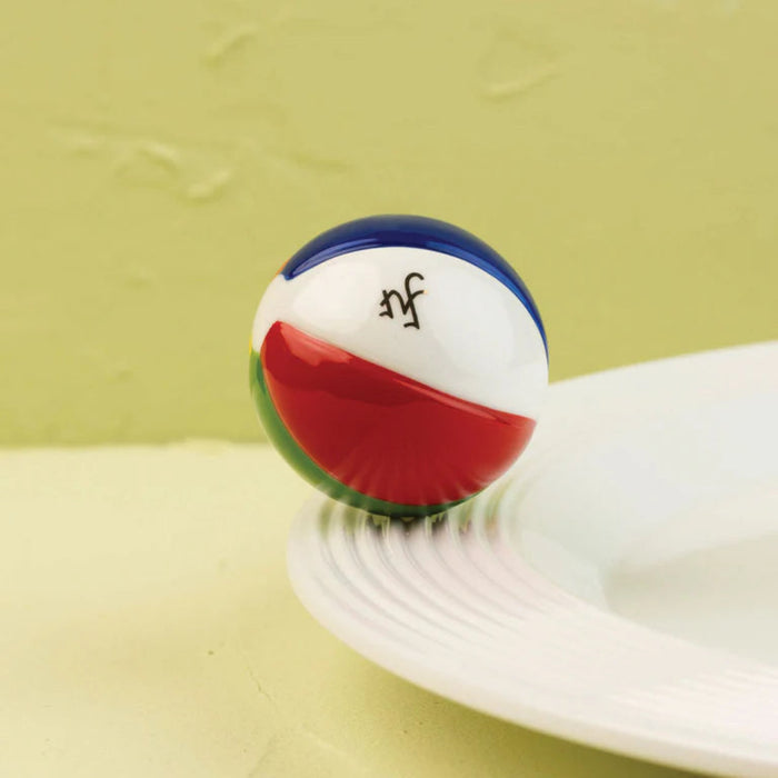 It's the perfect accent for adding a splash of seasonal charm to your entertaining.