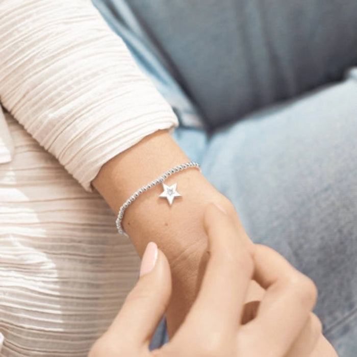 This A Littles & Co A Little Congratulations Bracelet is a thoughtful way to celebrate someone’s achievement and special milestone. 