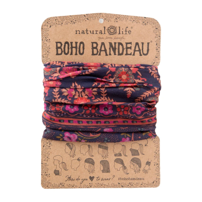 The boho bandeau features a design made from natural fibers, emphasizing a sustainable and trendy accessory choice.