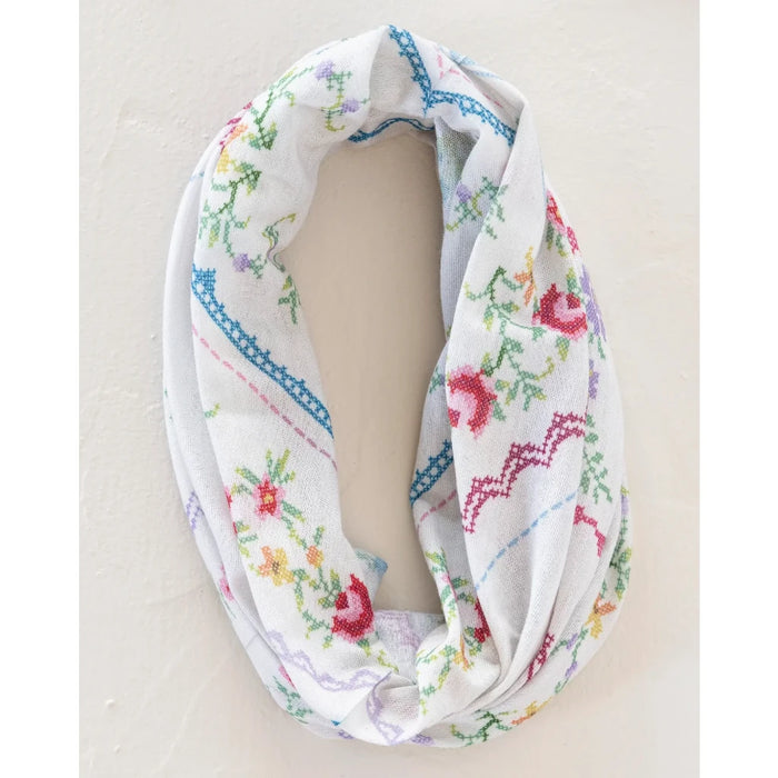 Cotton bandeau with a bohemian floral pattern, designed to complement various styles and outfits effortlessly.