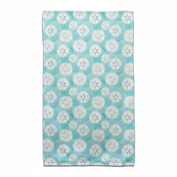This CJ Bella White Sand Dollars Waffle Weave Towel features a crisp white sand dollar print.