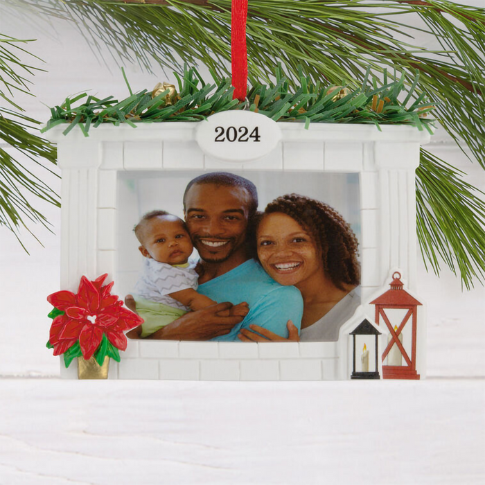 Hallmark : Cozy Fireplace 2024 Photo Frame Hallmark Ornament