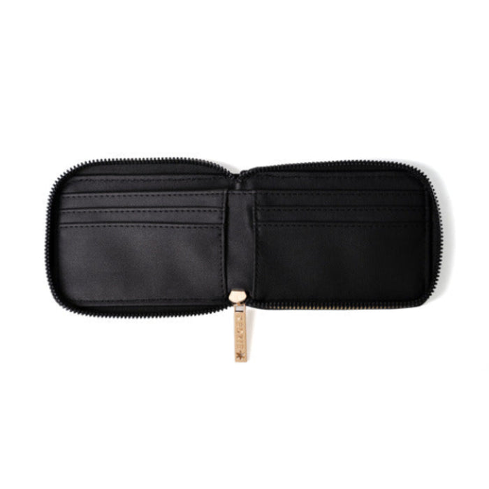 Slim and compact design that fits easily into any pocket.