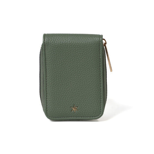 Slim and compact design that fits easily into any pocket.