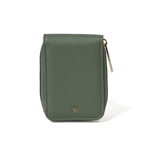 Slim and compact design that fits easily into any pocket.