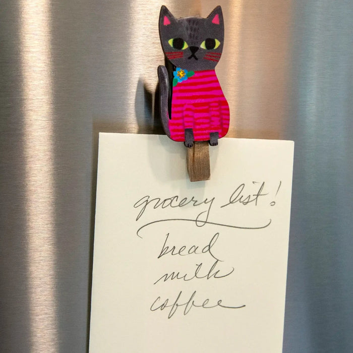 A card saying "Happy Clips" accompanied by two cat clip magnets, highlighting a fun and whimsical theme.