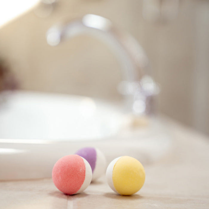 A relaxing bath treat that refreshes your senses and softens your skin.