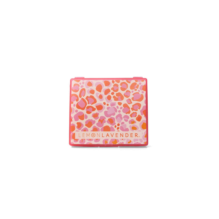 Quickly absorbs excess oil for a fresh, shine-free look anytime.