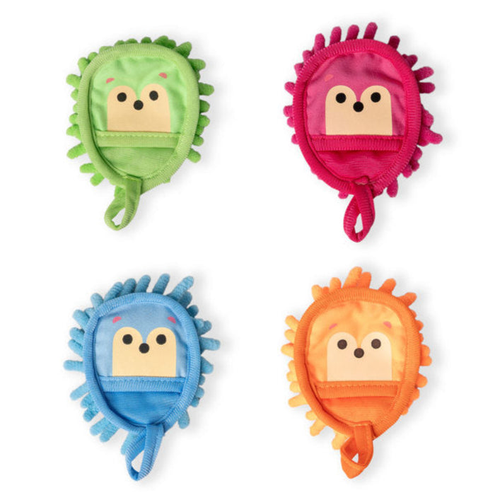 Soft microfiber bristles trap dust for quick, effective cleaning.