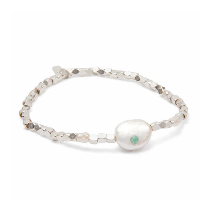 Elegant white pearl bracelet featuring green stones, perfect for adding a touch of color to any outfit.