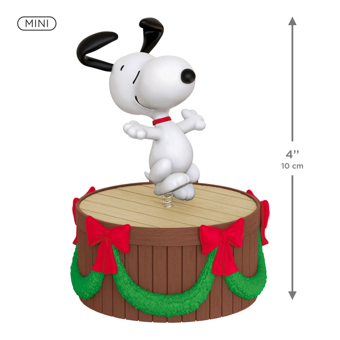 Hallmark : 2026 Keepsake Dancing Snoopy The PEANUTS® Gang ShowToppers Mini Tree Topper (386)