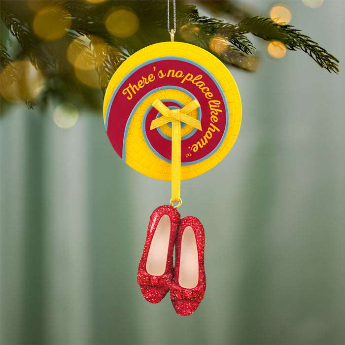 Hallmark : 2026 Keepsake Ruby Slippers™ THE WIZARD OF OZ™ (251)