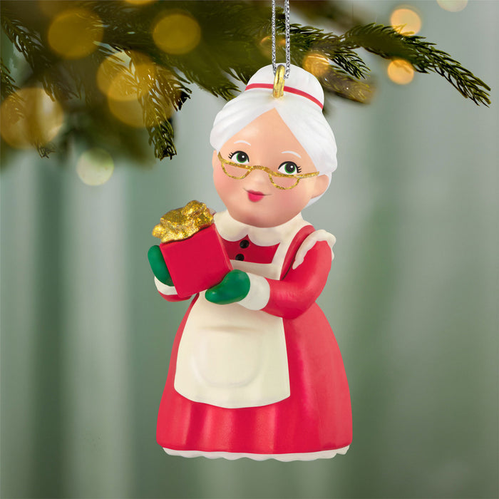 Hallmark : 2026 Keepsake Sweet Mrs. Claus (367)