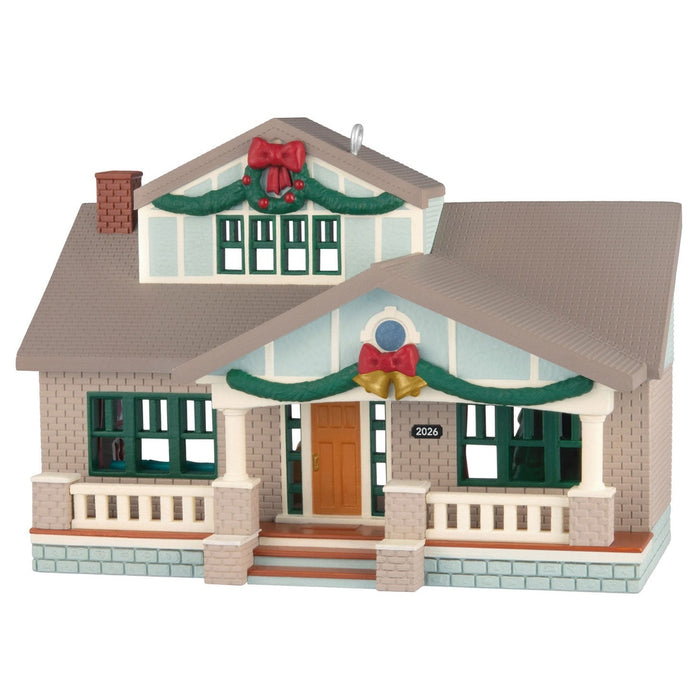 Hallmark : 2026 Keepsake Arts & Crafts Bungalow 43rd in the Nostalgic Houses and Shops series (27)